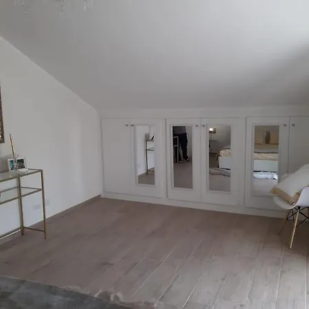 Casa Tra I Castelli Apartment *